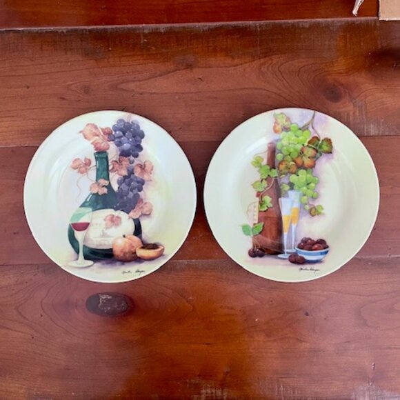 LOT of 2 complementary illustrative Royal Norfolk plates of wine motif - Picture 1 of 8